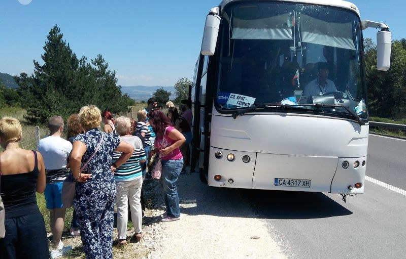 Българи закъсали с автобус