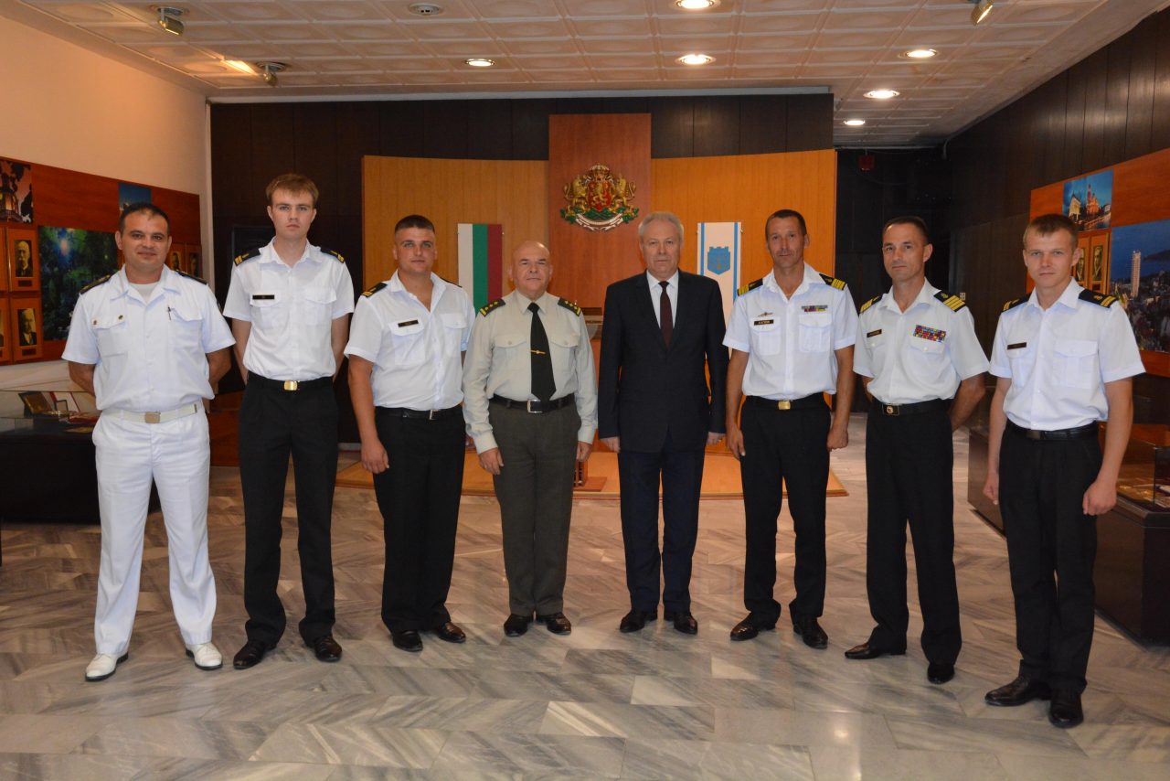 Командири на учебни кораби от ВМС на Украйна посетиха Община Варна-DSC_4052