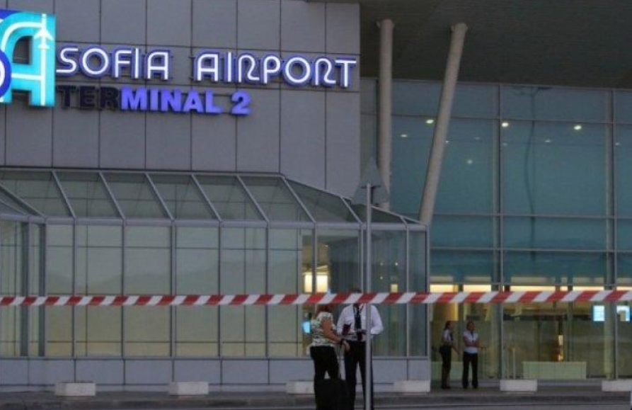 Пътниците и персоналът на летище София бяха евакуирани преди малко