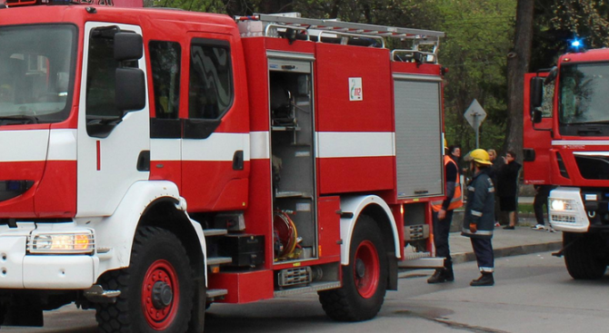 Сигнал за пожар в 10-етажен жилищен блок в Пловдив вдигна