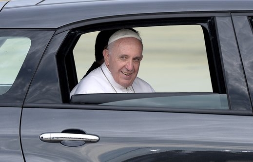 Папа Франциск посети руското посолство в Светия престол за да