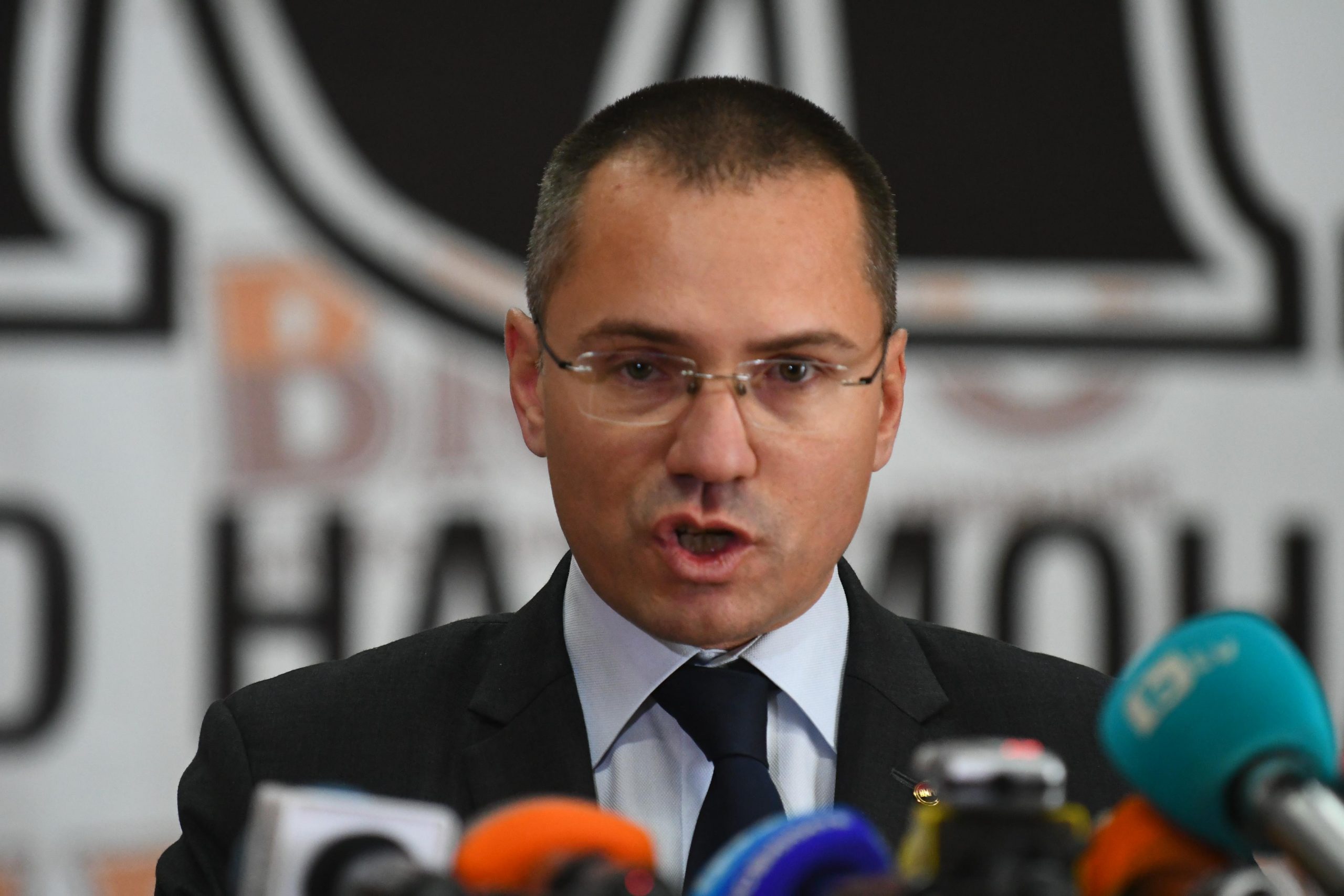 Евродепутатът Ангел Джамбазки изрази съмнения че министър председателят е водил разговори