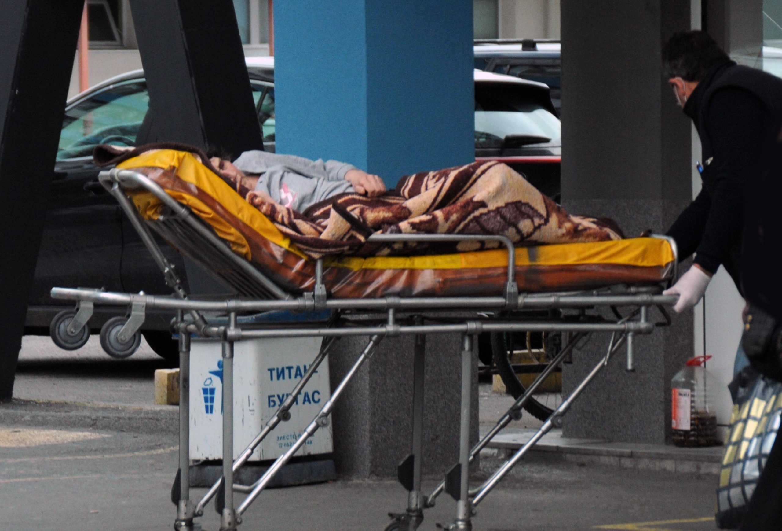 Жена е издъхнала в такси, докато обикаля болниците в София,