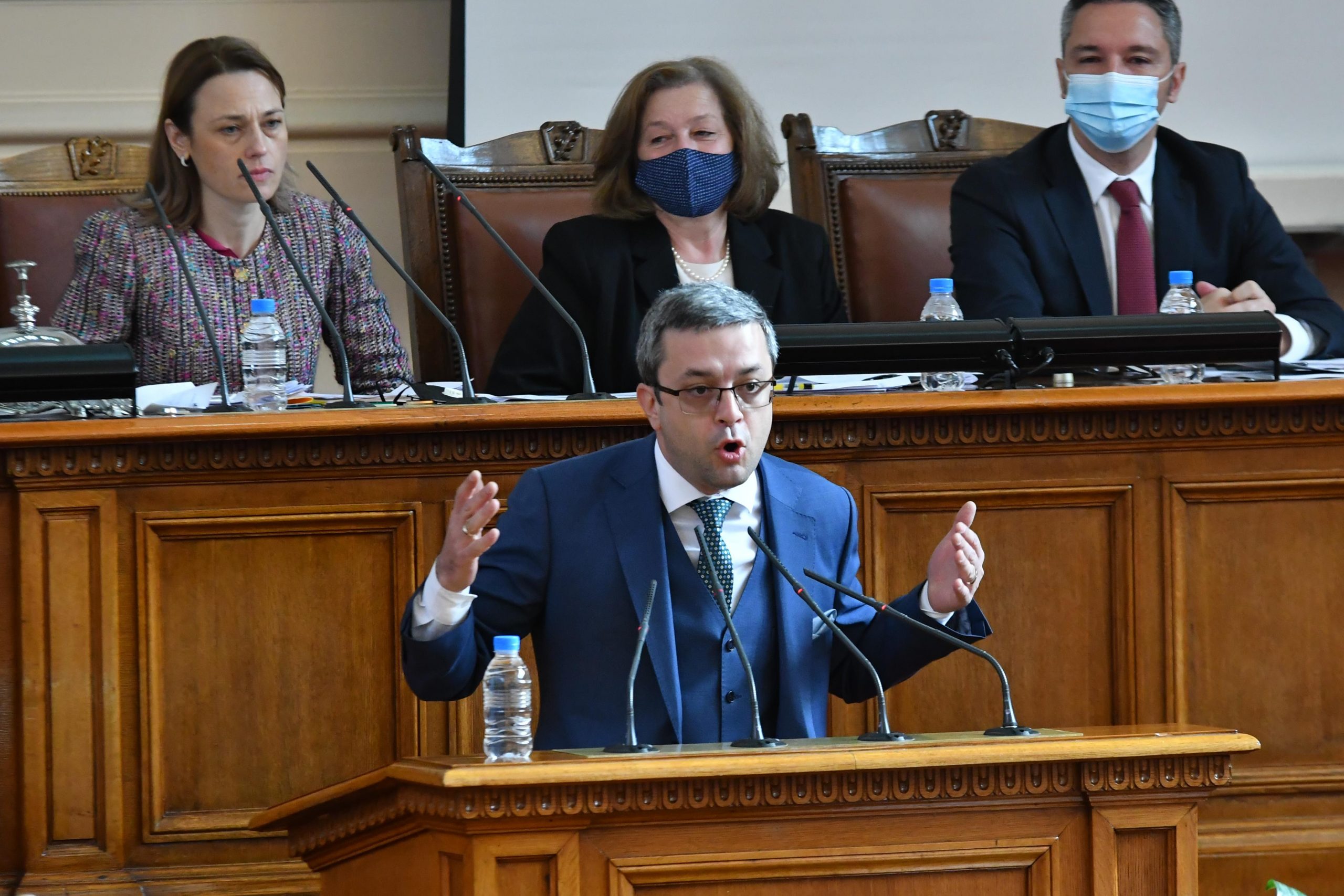 Депутатът от ГЕРБ Тома Биков с горещ коментар за антикризисните