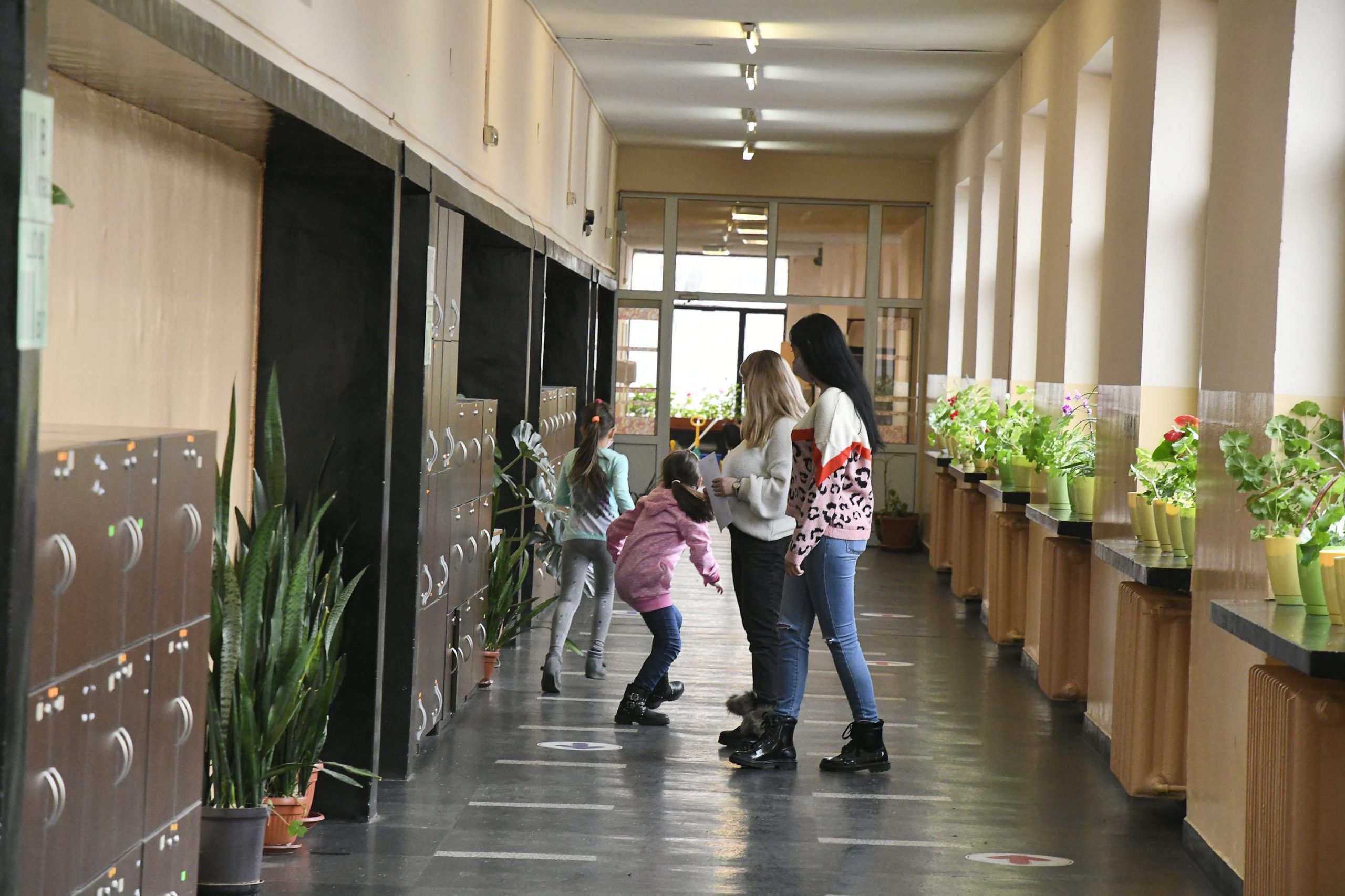 В 55 училища в седем области на България вторник 28
