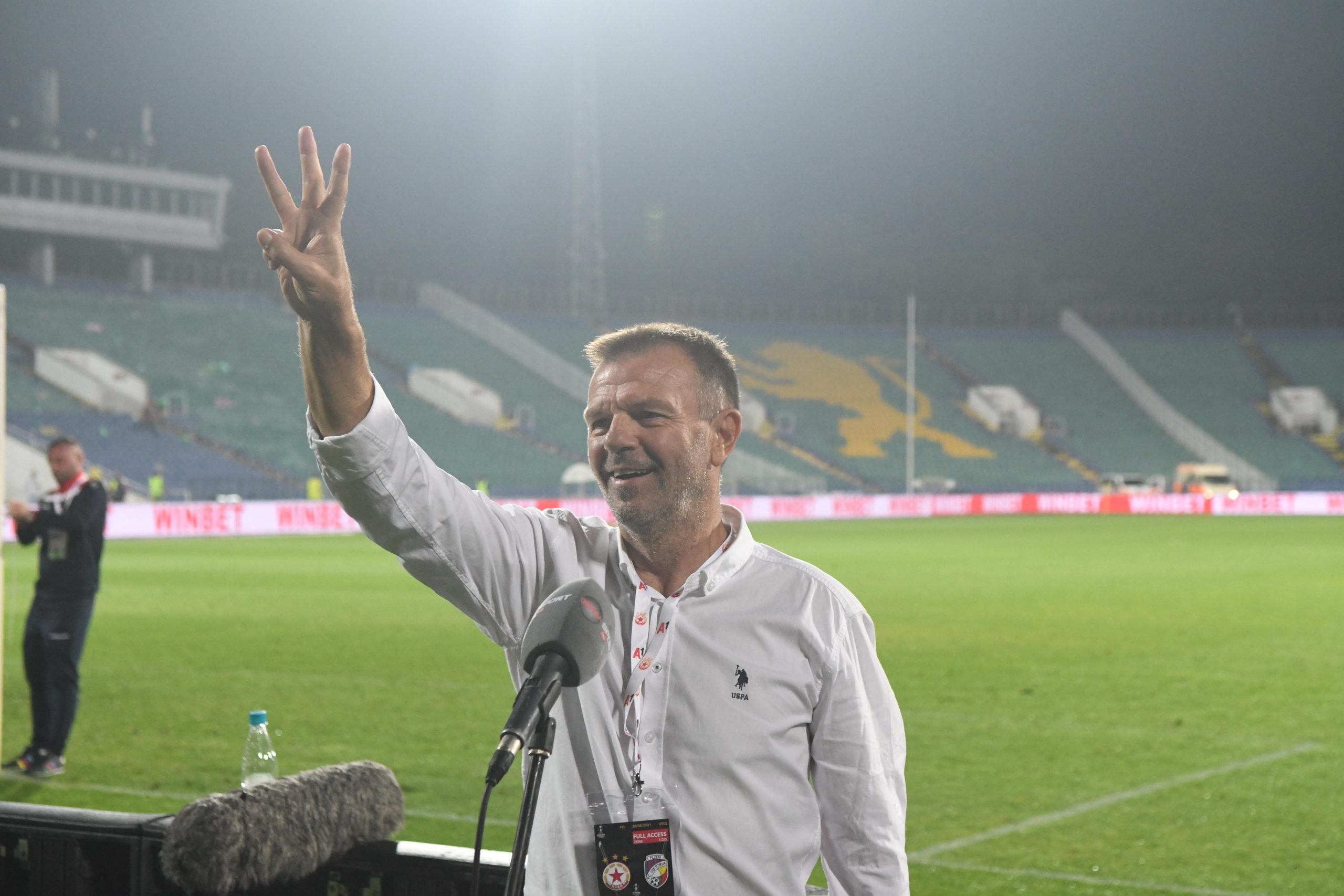 Старши треньорът на ЦСКА Стойчо Младенов упрекна отборите които подкрепят