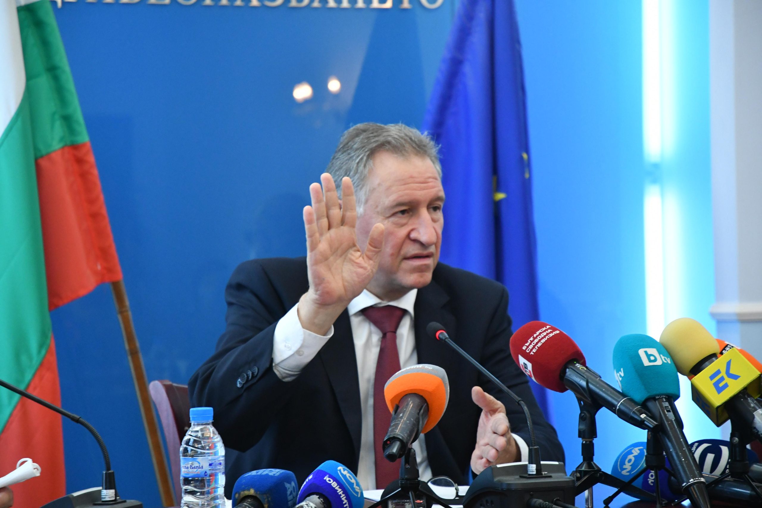 Бившият служебен здравен министър Стойчо Кацаров е осъден за конфликт