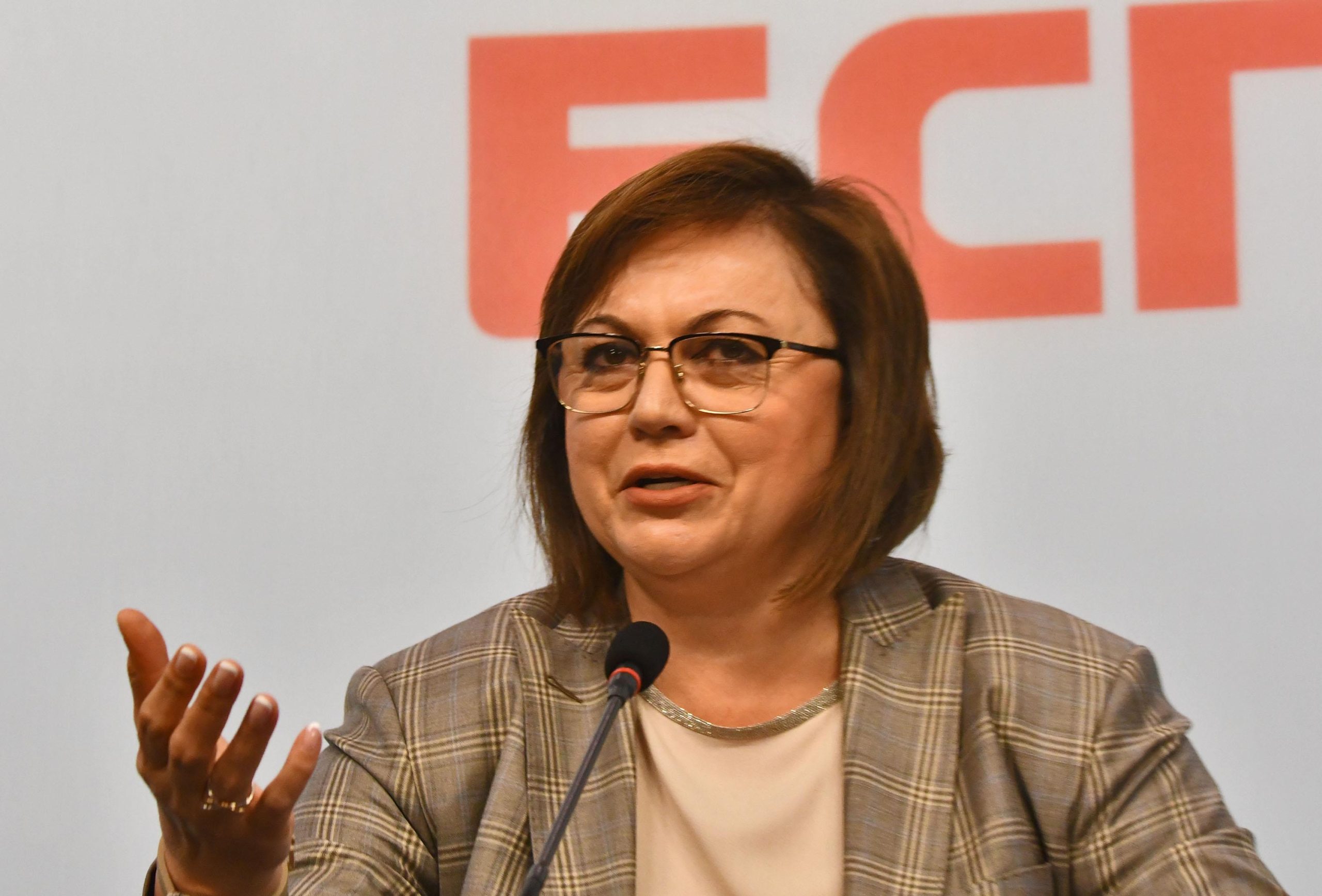 Шефката на БСП Корнелия Нинова със сигурност бетонира поста си