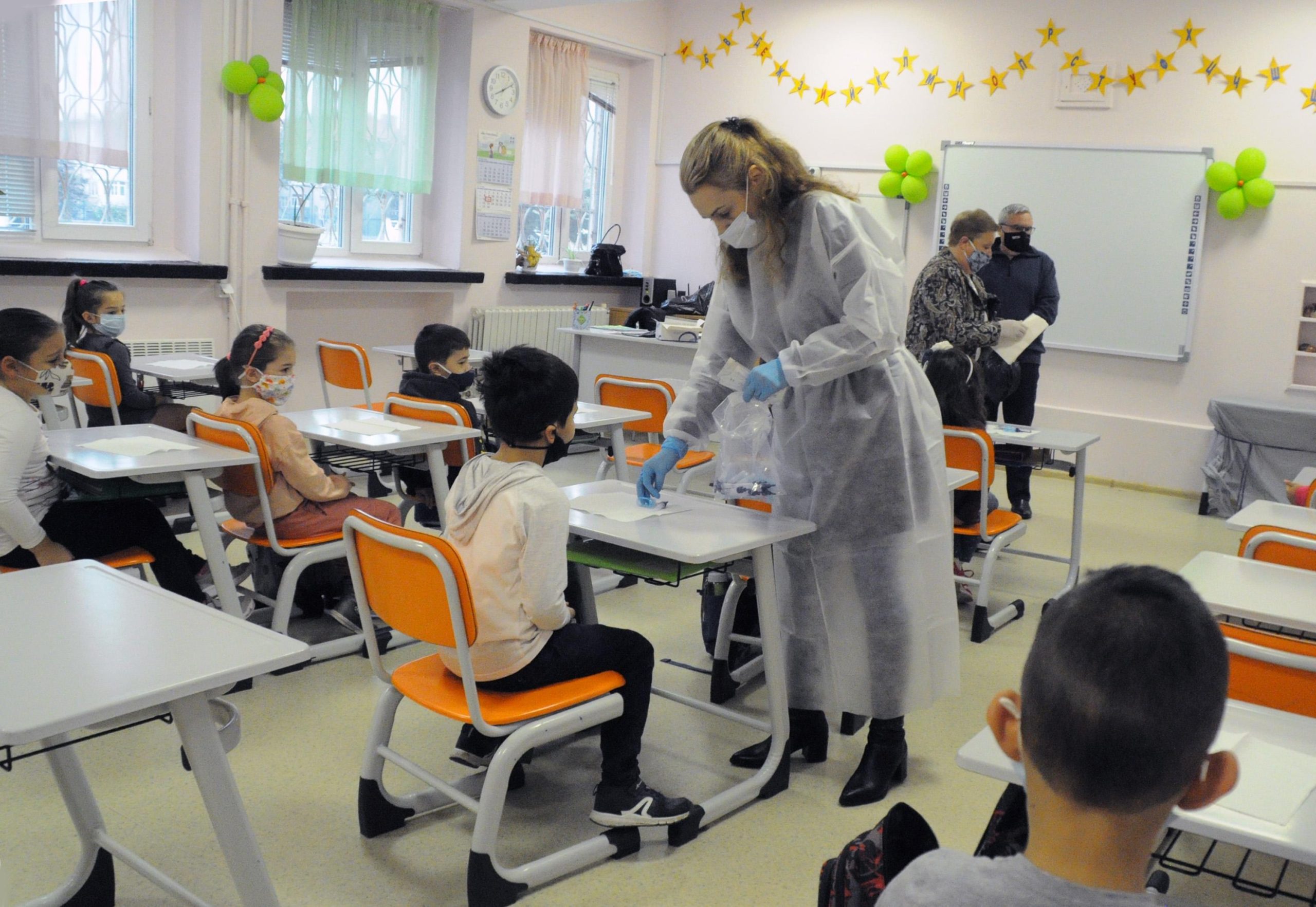 В редица училища в Русе са получени заповеди и декларации