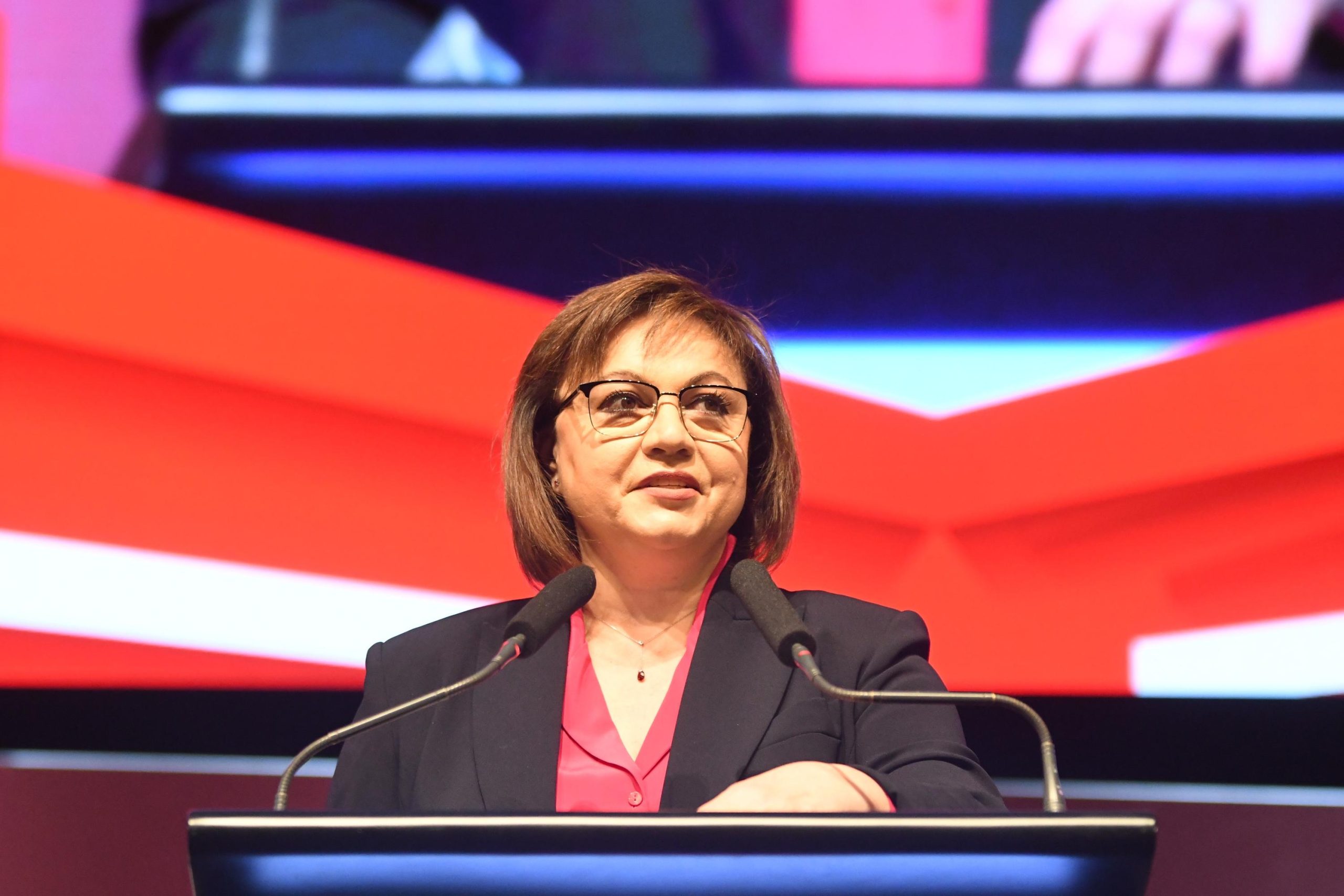 Председателката на БСП Корнелия Нинова готви вътрешнопартиен референдум за бъдещето