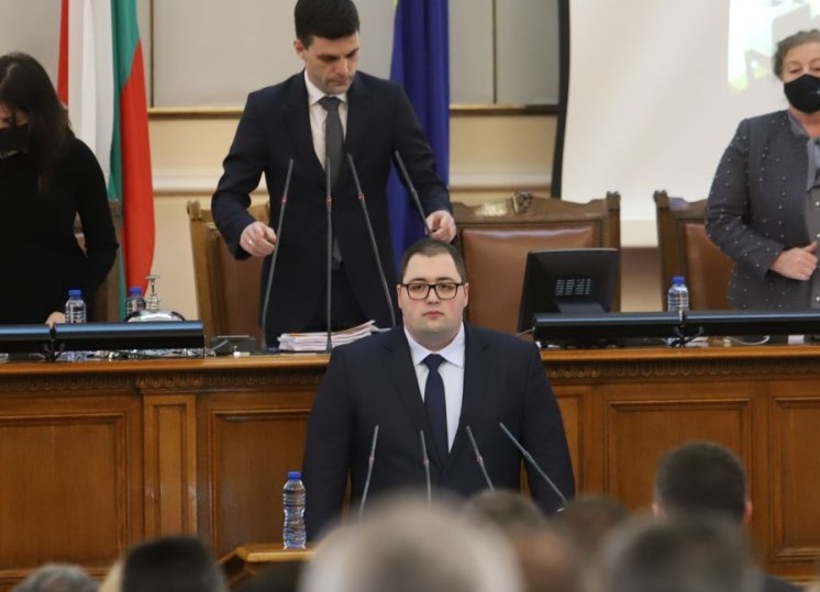 IT специалистът и учител Деян Петков се закле като депутат