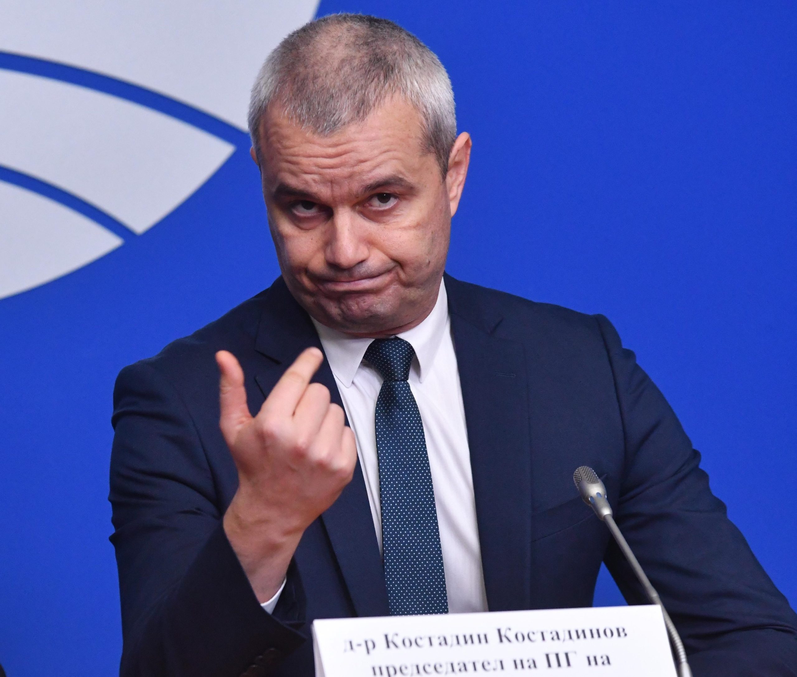 Преди началото на пресконференцията лидерът на партията Костадин Костадинов обяви