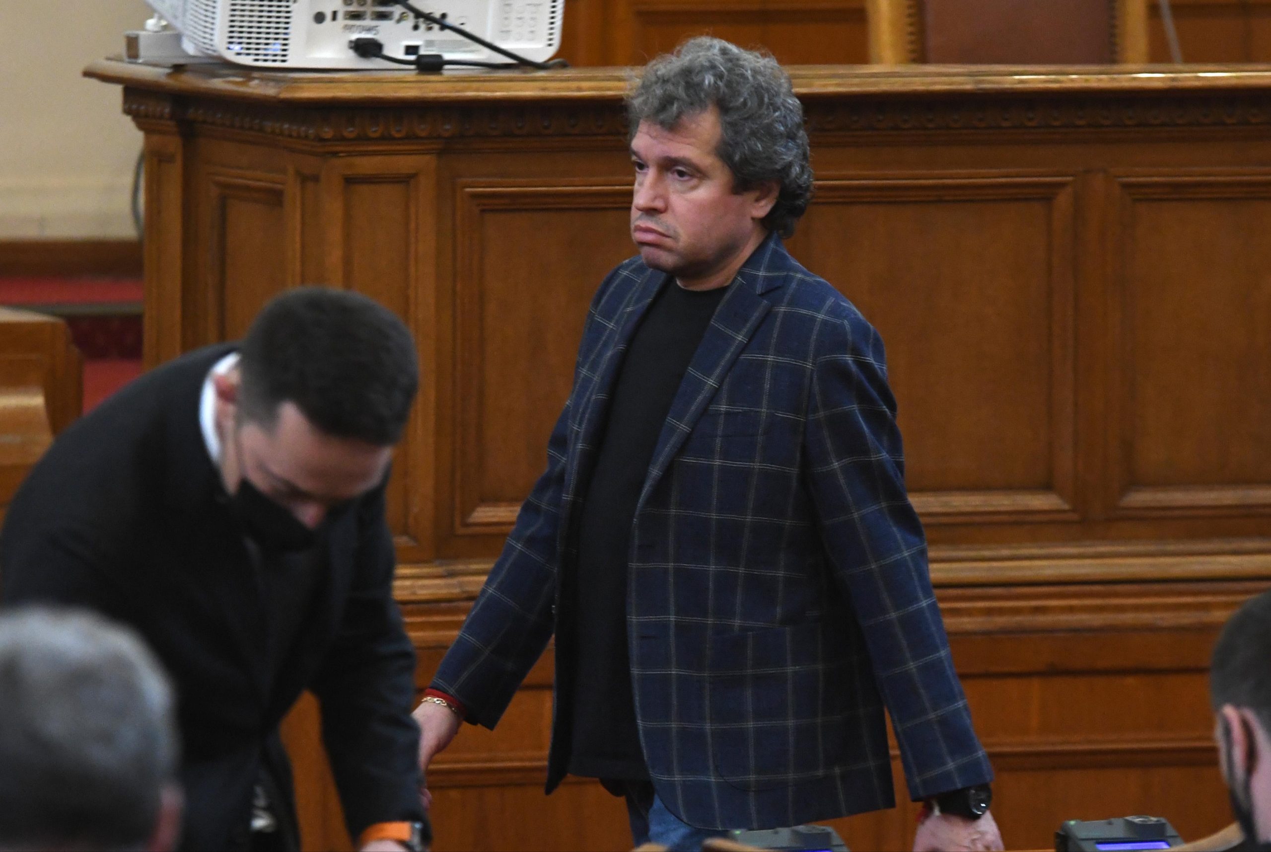 Отсъствието на премиера в оставка Кирил Петков на редовния блицконтрол