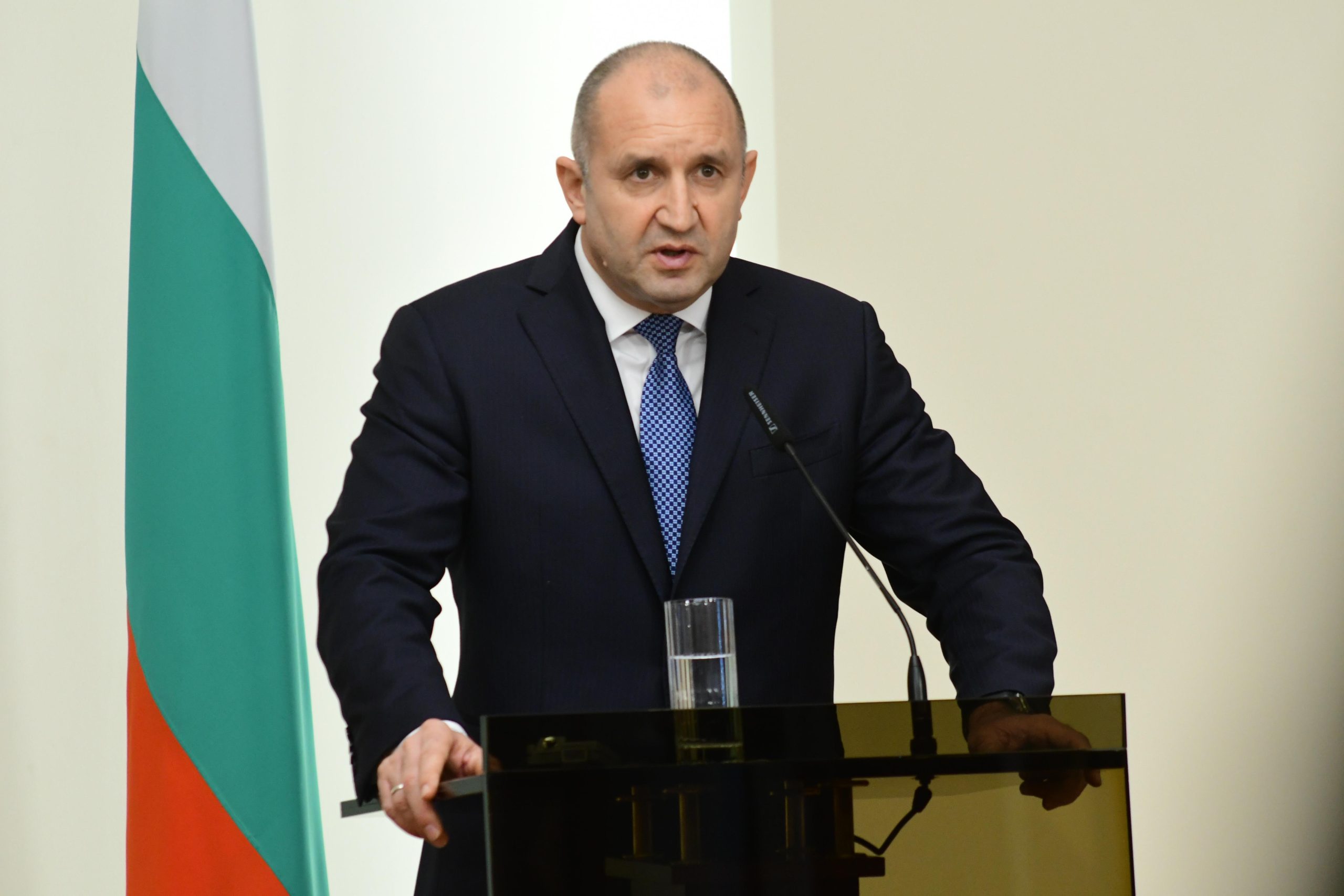 Излизат редица разкрития къде отива българското оръжие Недоумявам как министърът