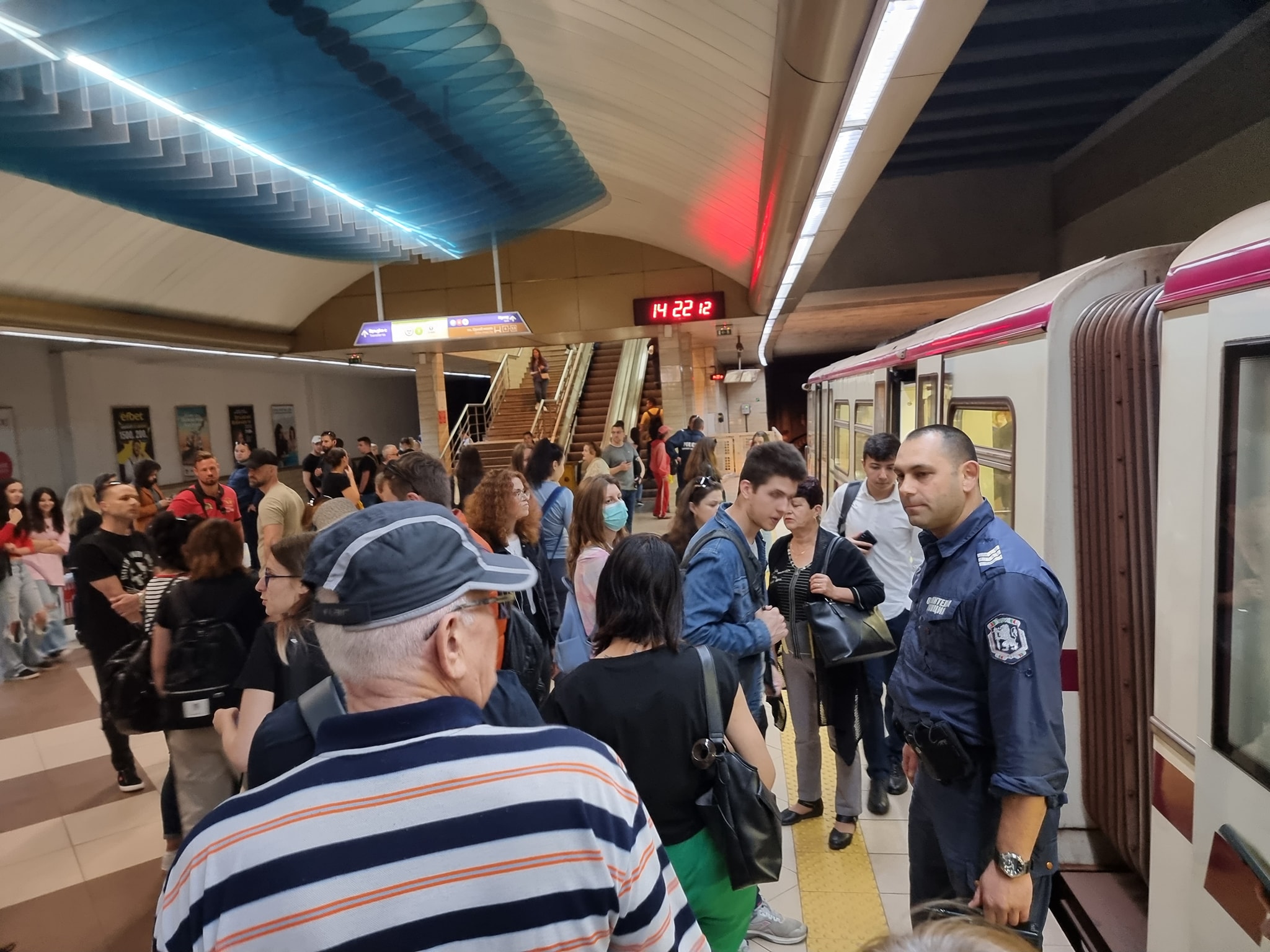 Аварирала мотриса затрудни работата на софийското метро В един от