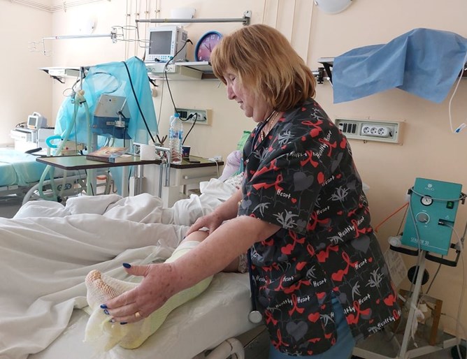 Лекари от болницата в Горна Оряховица спасиха 67 годишна жена ухапана