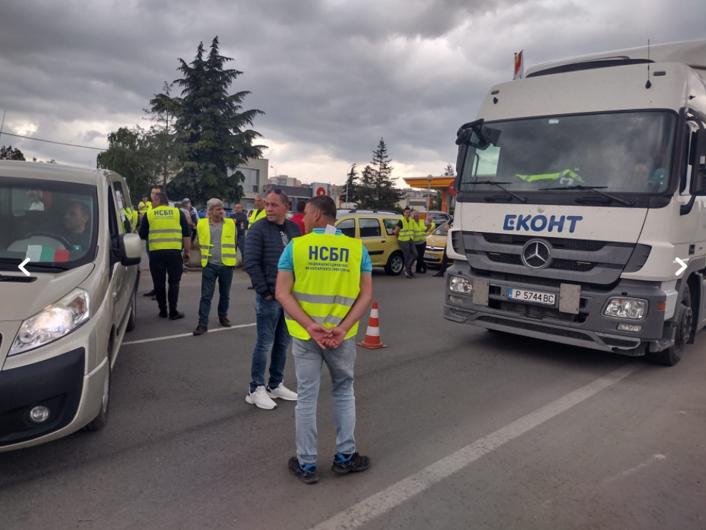 Напрежение се нагнети на протеста на превозвачите в Бургас Стигна