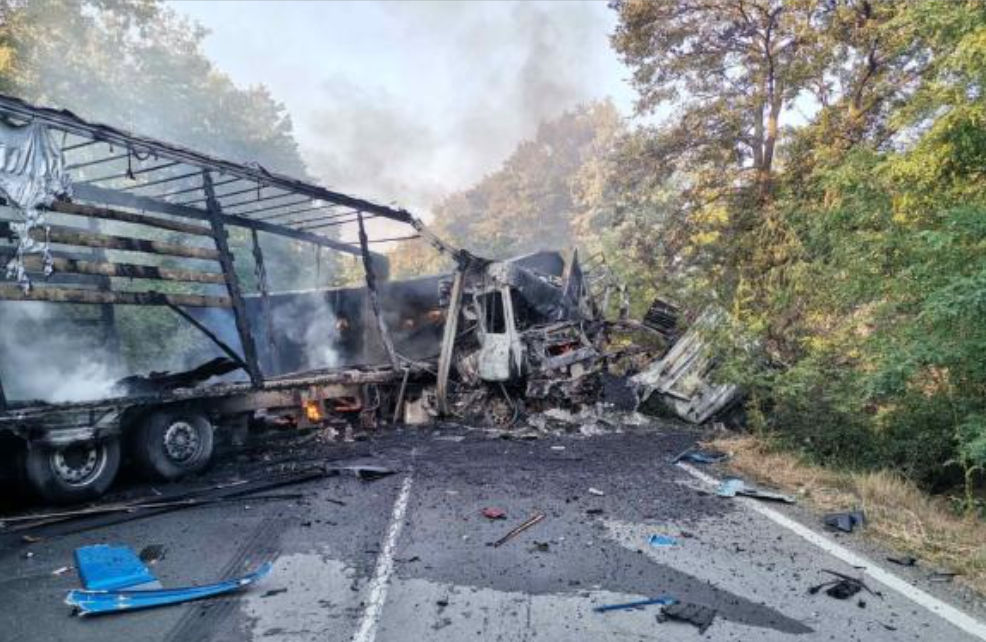 Три камиона са се ударили край село Ребърково Главният път