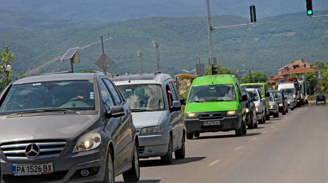 В инфарктни задръствания чакат стотици автомобили на Коматевско шосе след