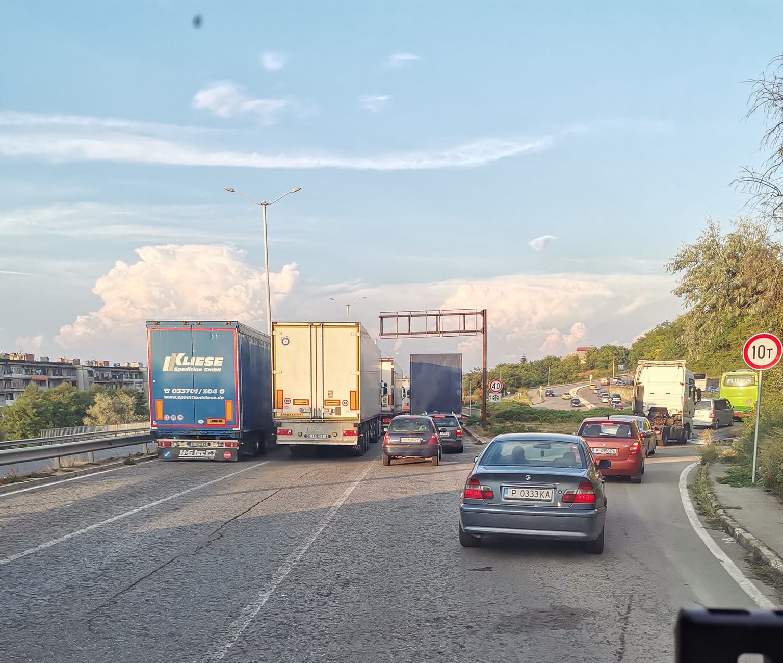 Движението в Русе по маршрута към „Дунав мост“ и съседните