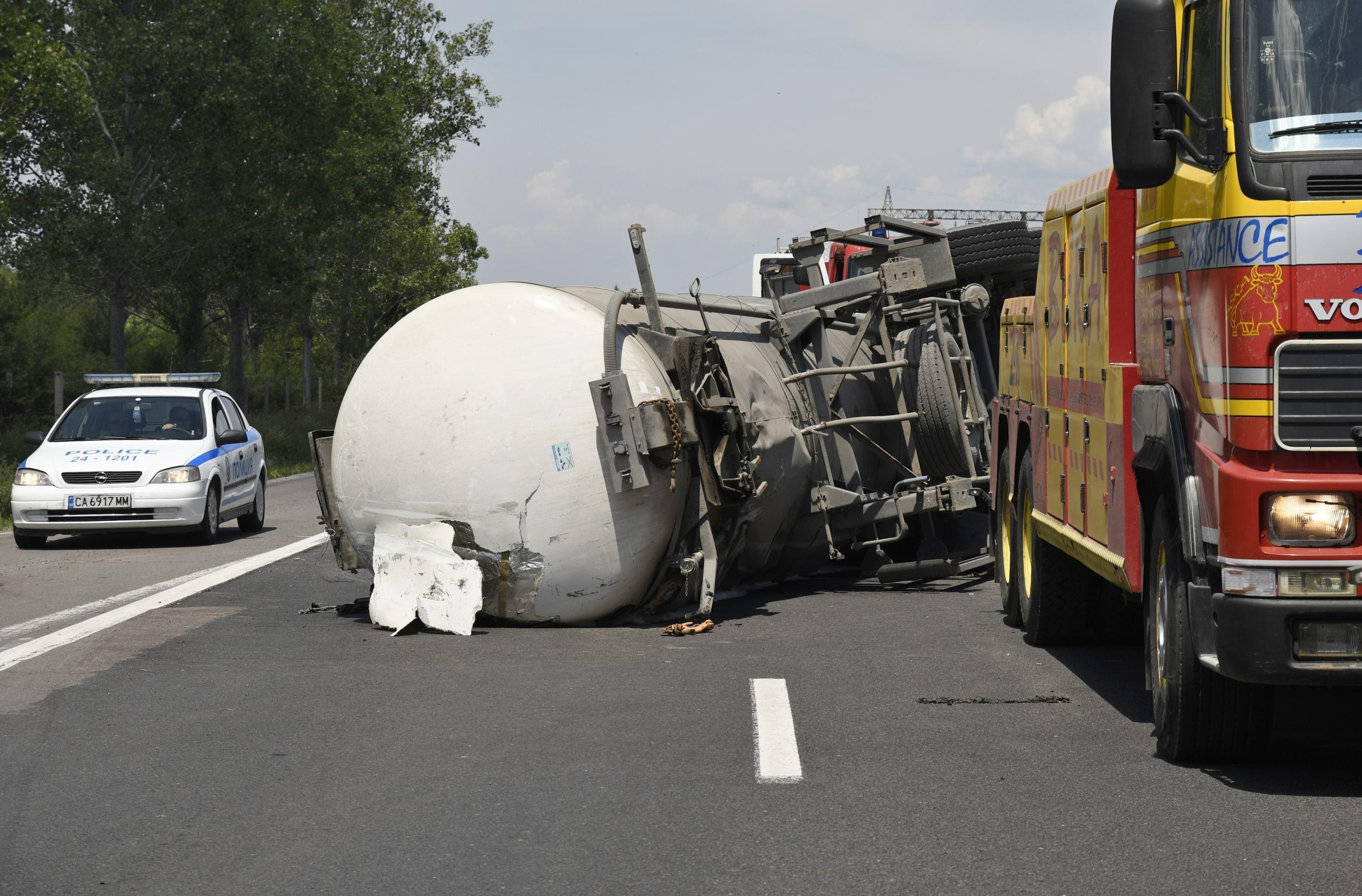 Турска цистерна с масло се обърна на магистрала Марица край