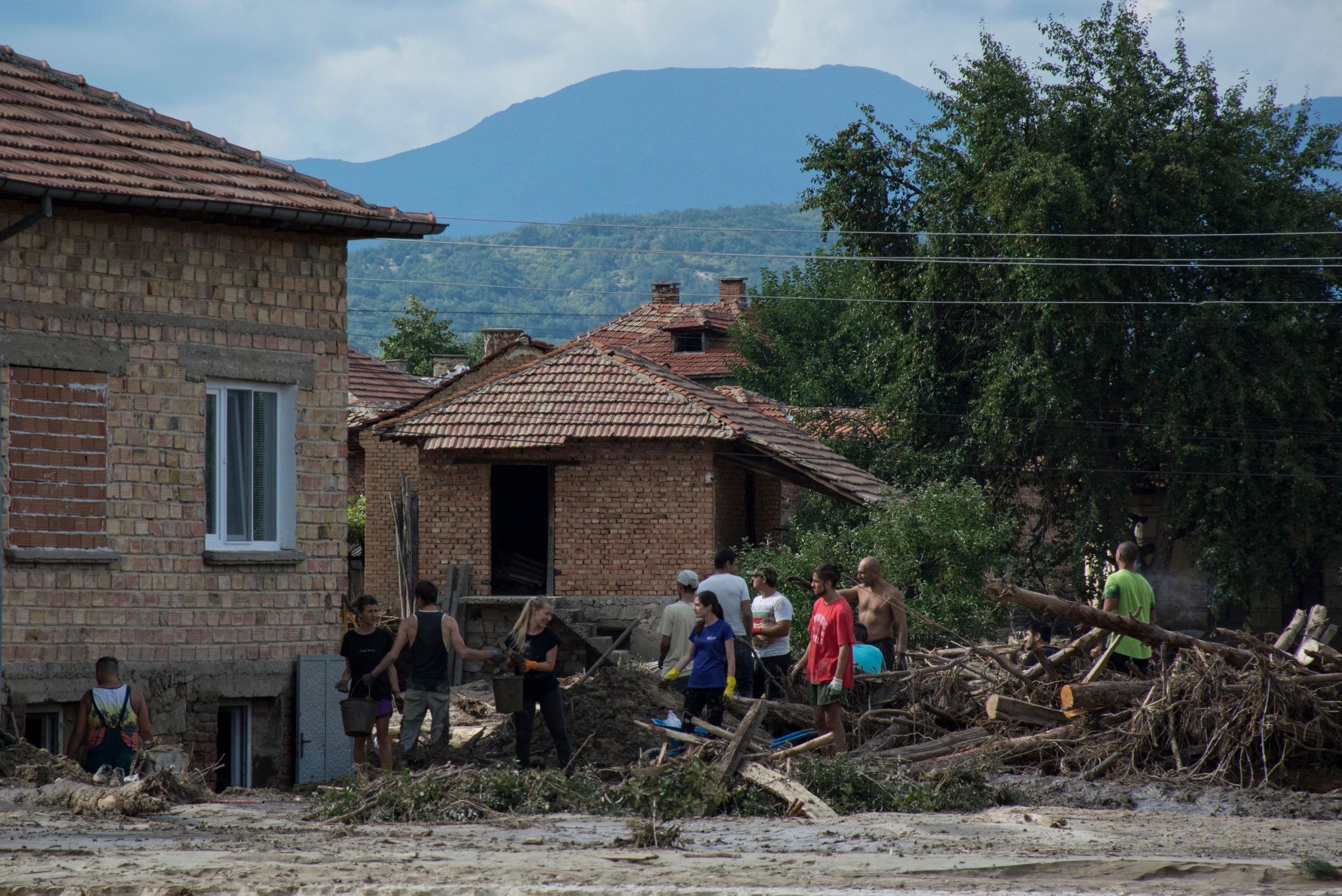 Жители на пострадалите при потопа в Карловско села са готови