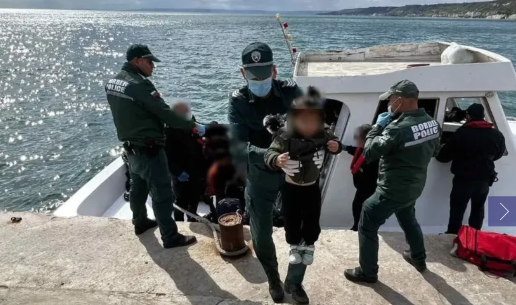 38 те мигранти които бяха спасени в бурното море край Шабла