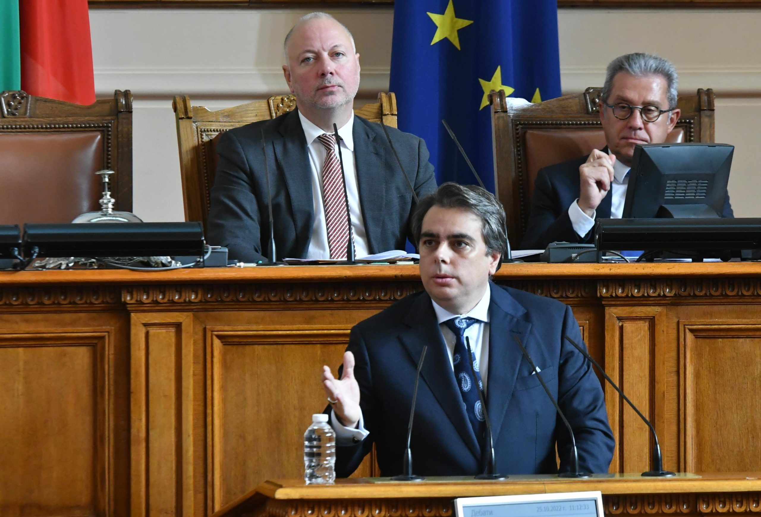 Асен Василев е единственият депутат от ПП който е гласувал