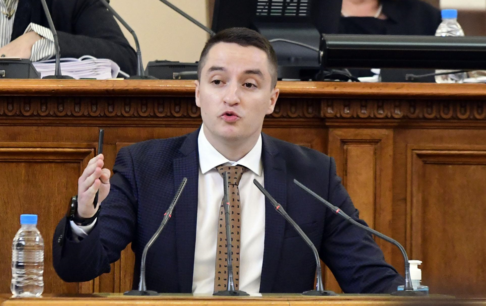 Депутатът Явор Божанков току-що бе изключен от парламентарната група на
