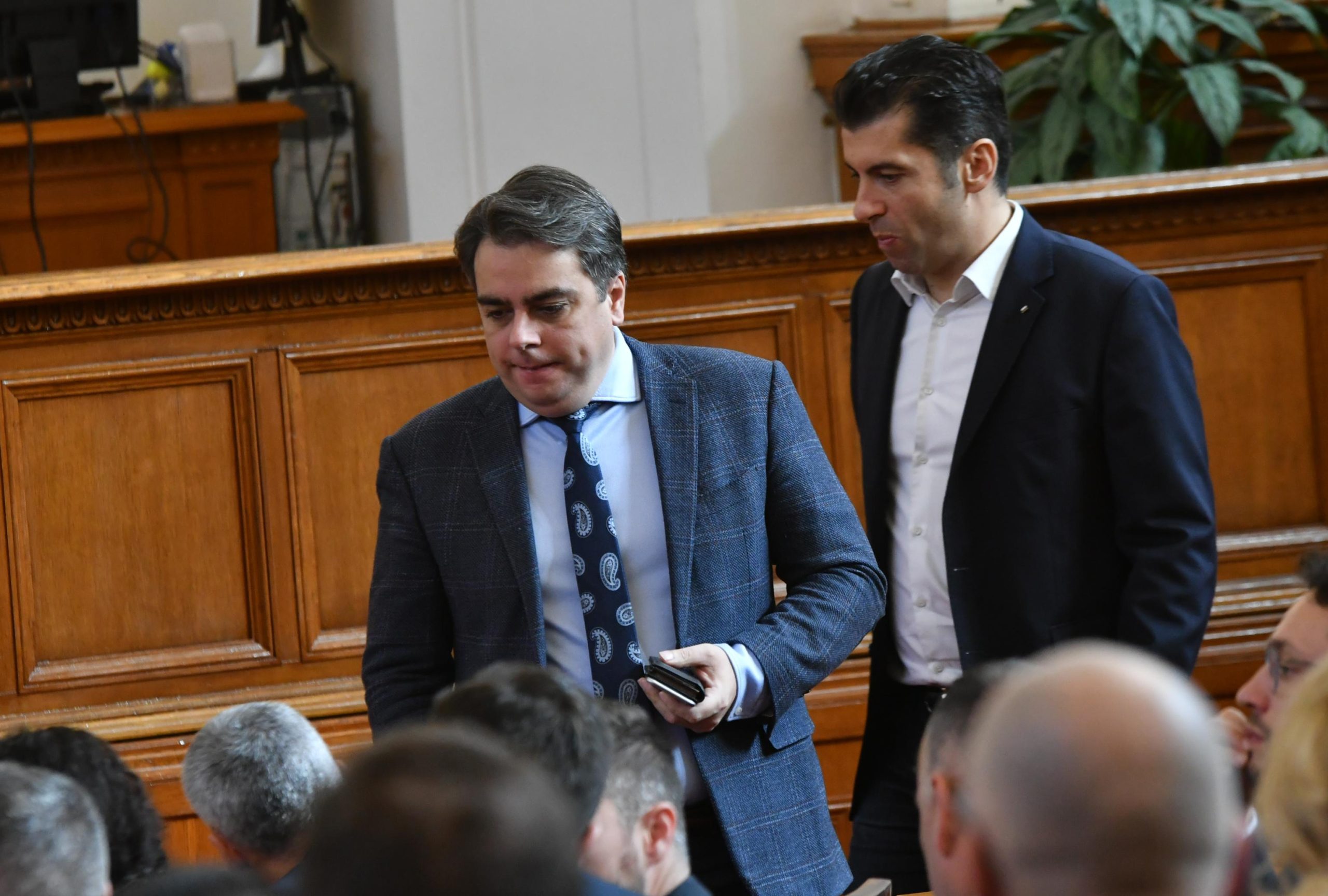 Бившият шеф на Булгаргаз разкоства Кирил и Асен от парламентарната
