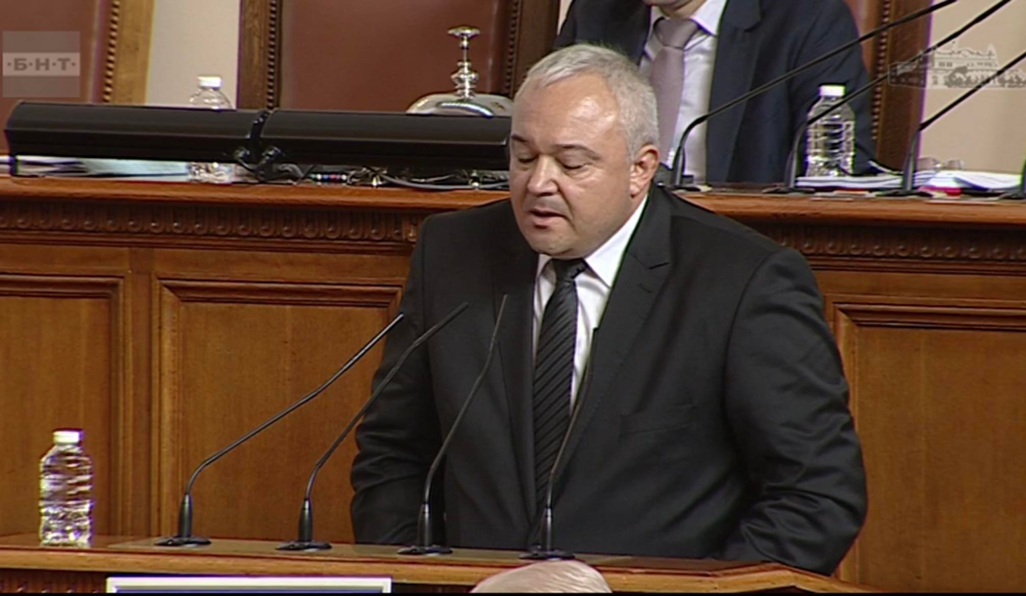 Вътрешният министър Иван Демерджиев се разплака в парламента Ако родителите