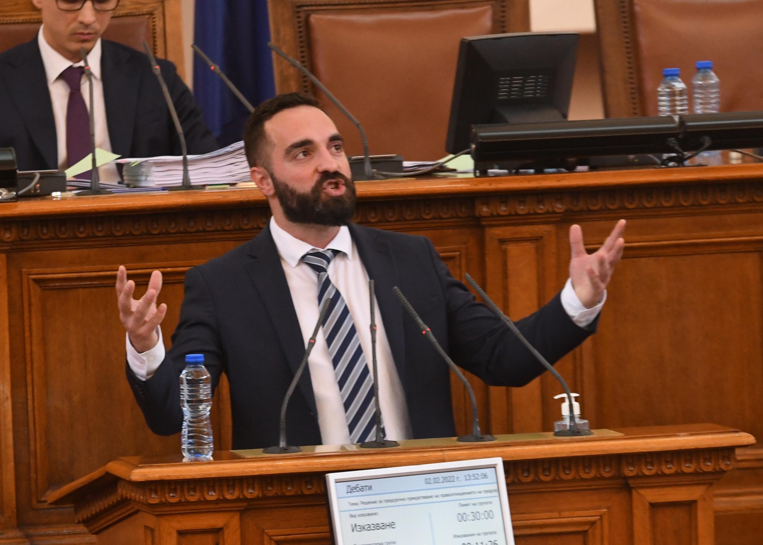 Депутатът от ПП Михал Камбарев породи огромно напрежение в пленарната