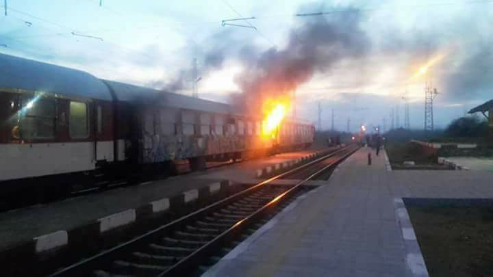 Запали се бързият влак Варна-София, съобщиха за Нова телевизия от