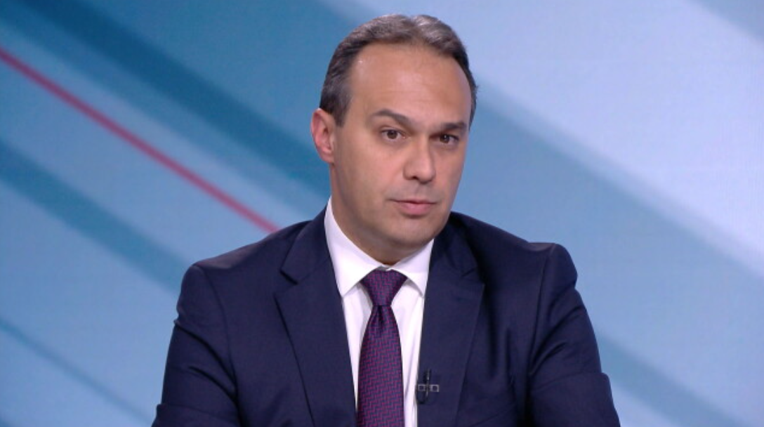 Бившият министър на отбраната Драгомир Заков е чакал 3 часа