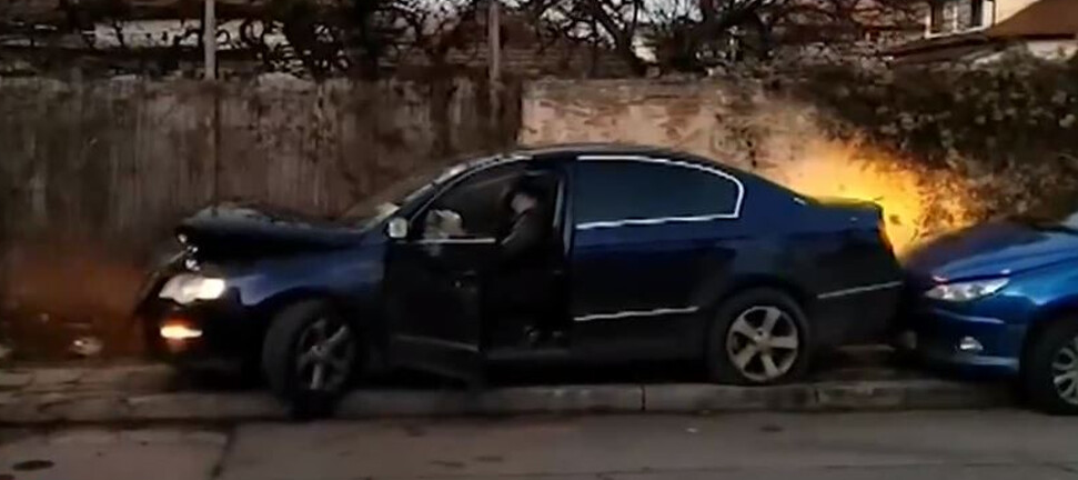 Полицай е шофьорът, блъснал три коли в София и избягал,