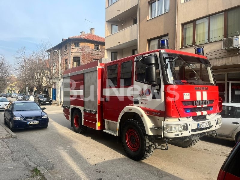 Спасителна акция проведоха пожарникари от Враца в центъра на града