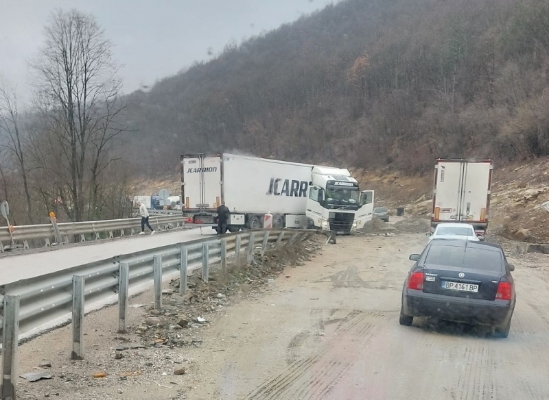 Катастрофа на международен път Е 79 между Ботевград и Мездра помрачи