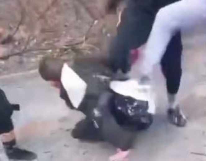 Тежък побой над ученик в София е заснет на видео
