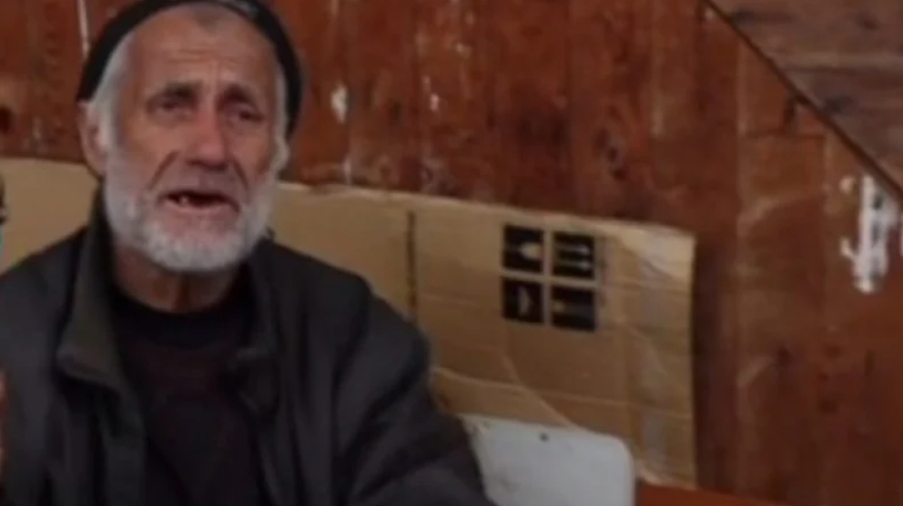 70 годишен заварчик живее в изоставен строеж и спи на шезлонг