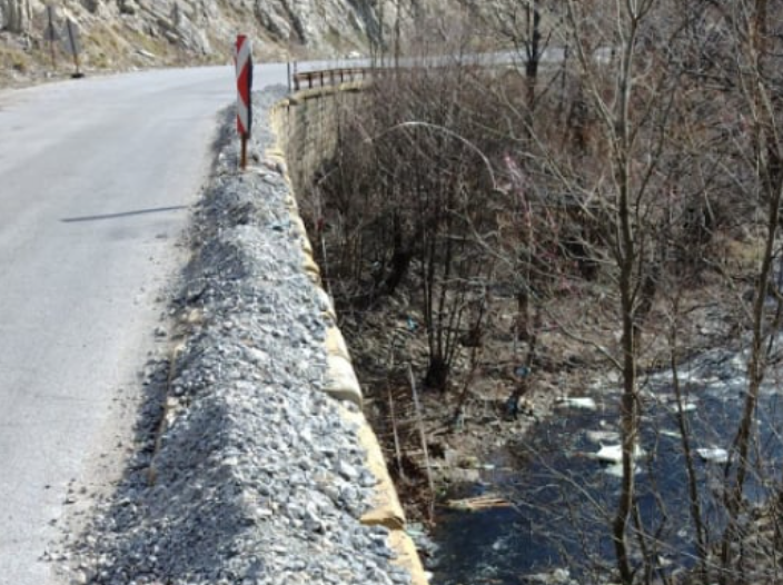 Покъртително е състоянието на моста, от който падна турски шофьор
