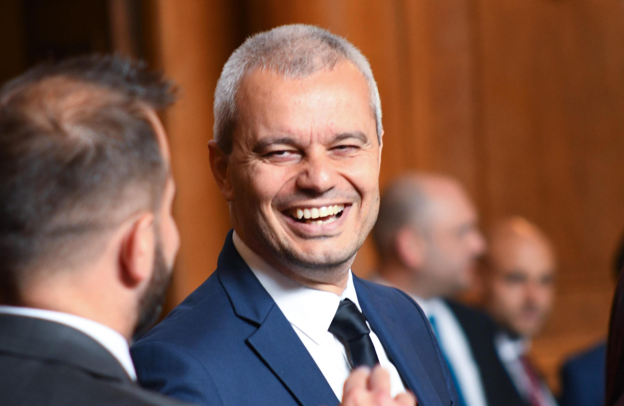 Кандидат депутатът от ППДБ Виктор Иванов се оплакал от полицейско насилие