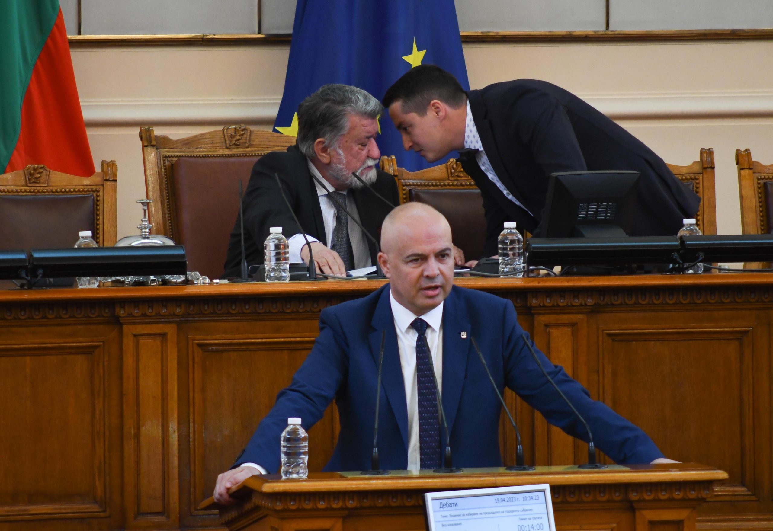 Скандал заради отказ на вицепремиера Атанас Пеканов да отговаря за