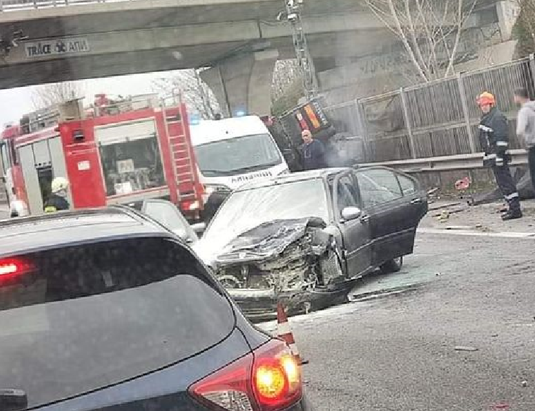 Кола и камион са се ударили на автомагистрала Хемус“, предава