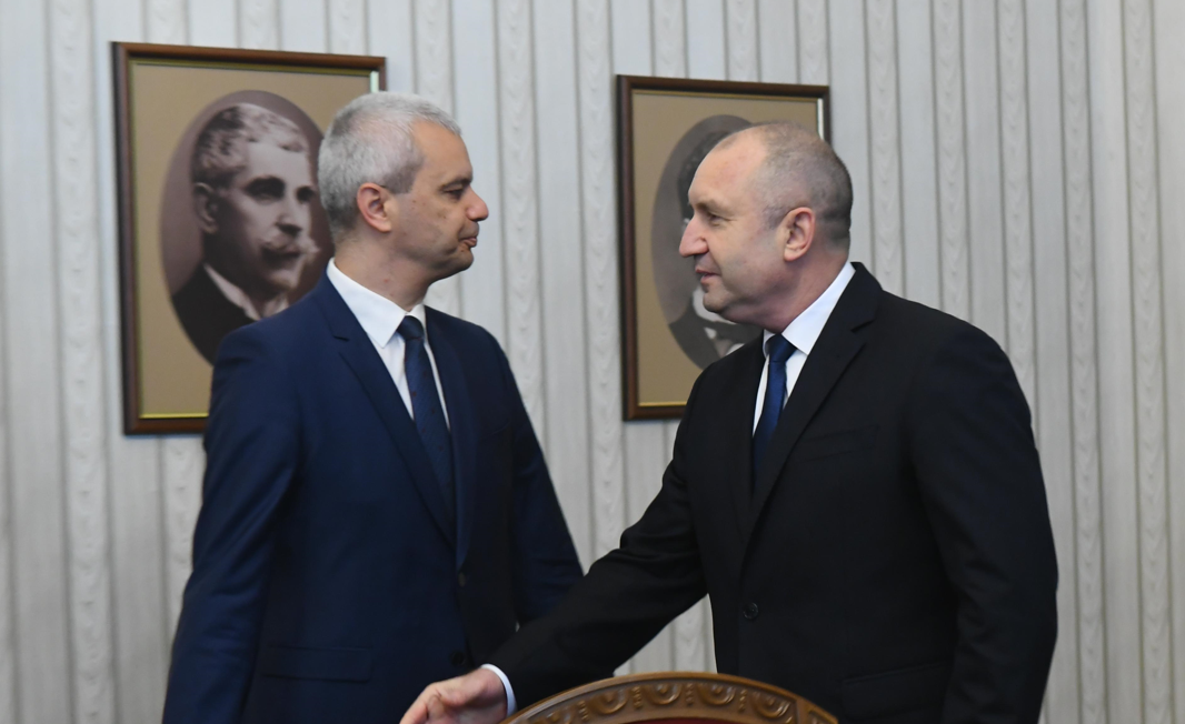 Президентът Румен Радев продължава политическите консултации за съставяне на правителство
