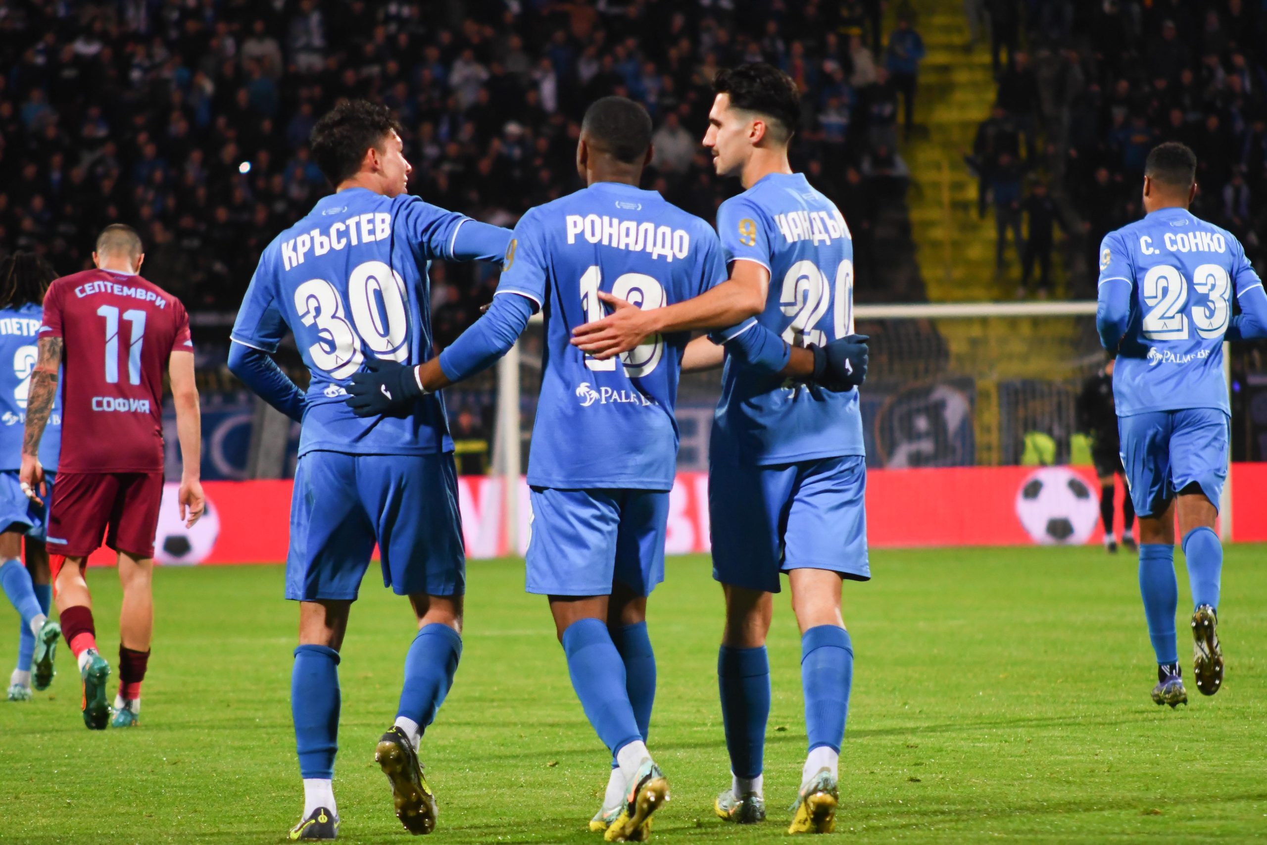 Левски отстъпи на Локомотив Пловдив с 0 1 в мач от