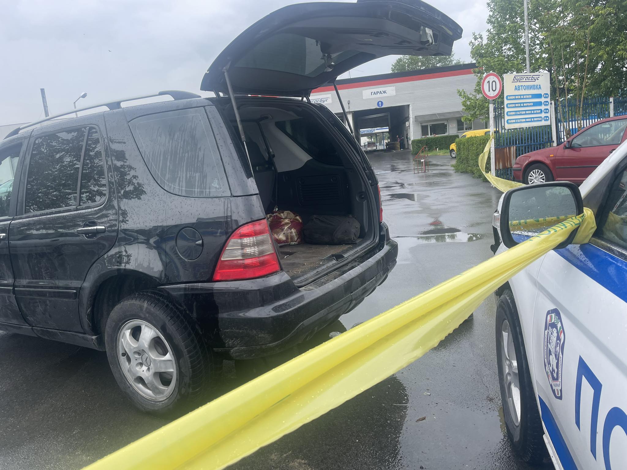 В автомобил на служител на Агенция Митници“ са открити 30