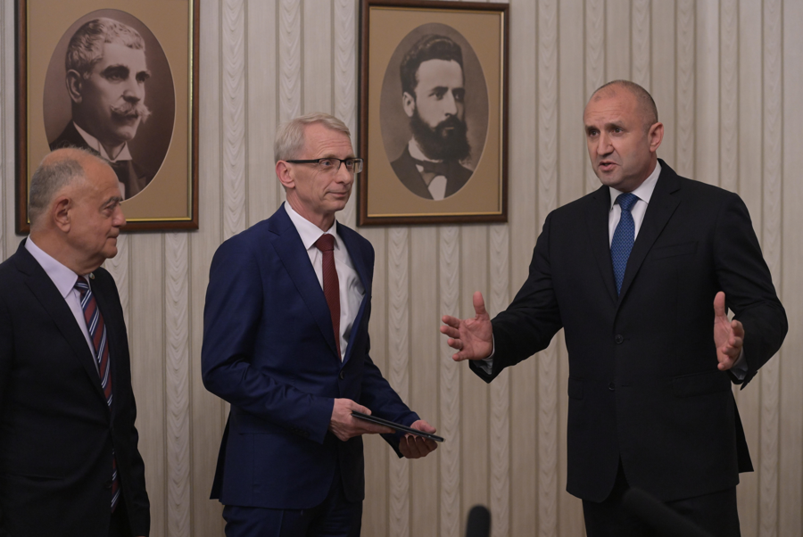 Не президентът Румен Радев, а министър-председателят Николай Денков ще води