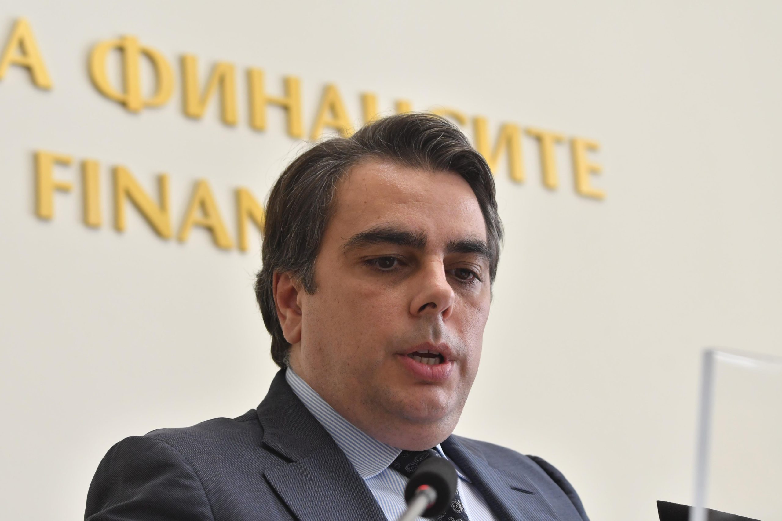 Асен Василев представи проектобюджета за 2024 г Предвидено е продължаване