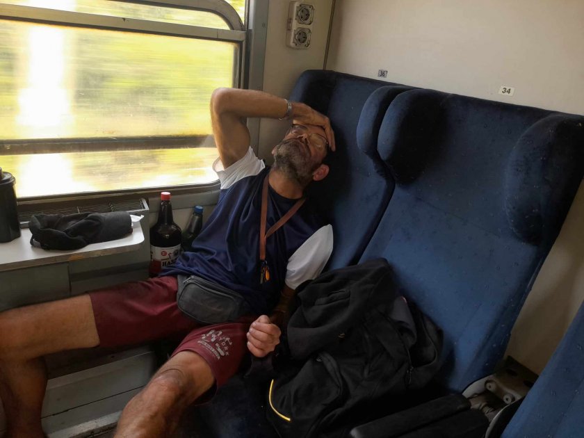 За пътуване без климатик и без вентилация във влака за