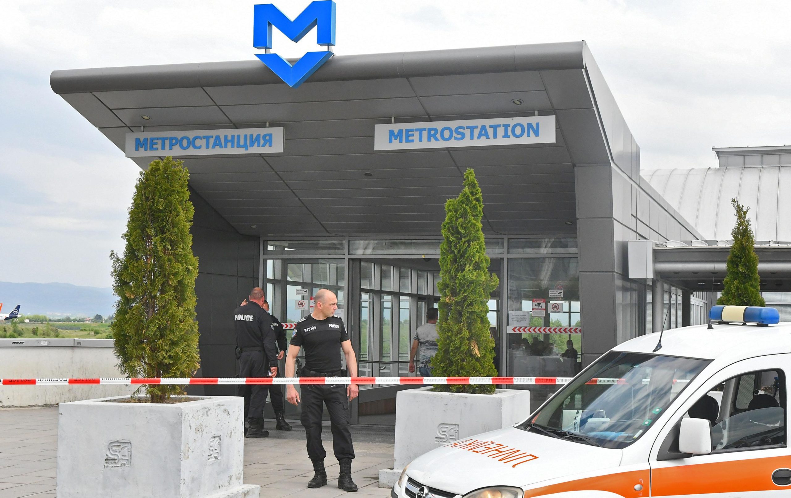 Трагичен инцидент на летище София Мъж почина малко след като